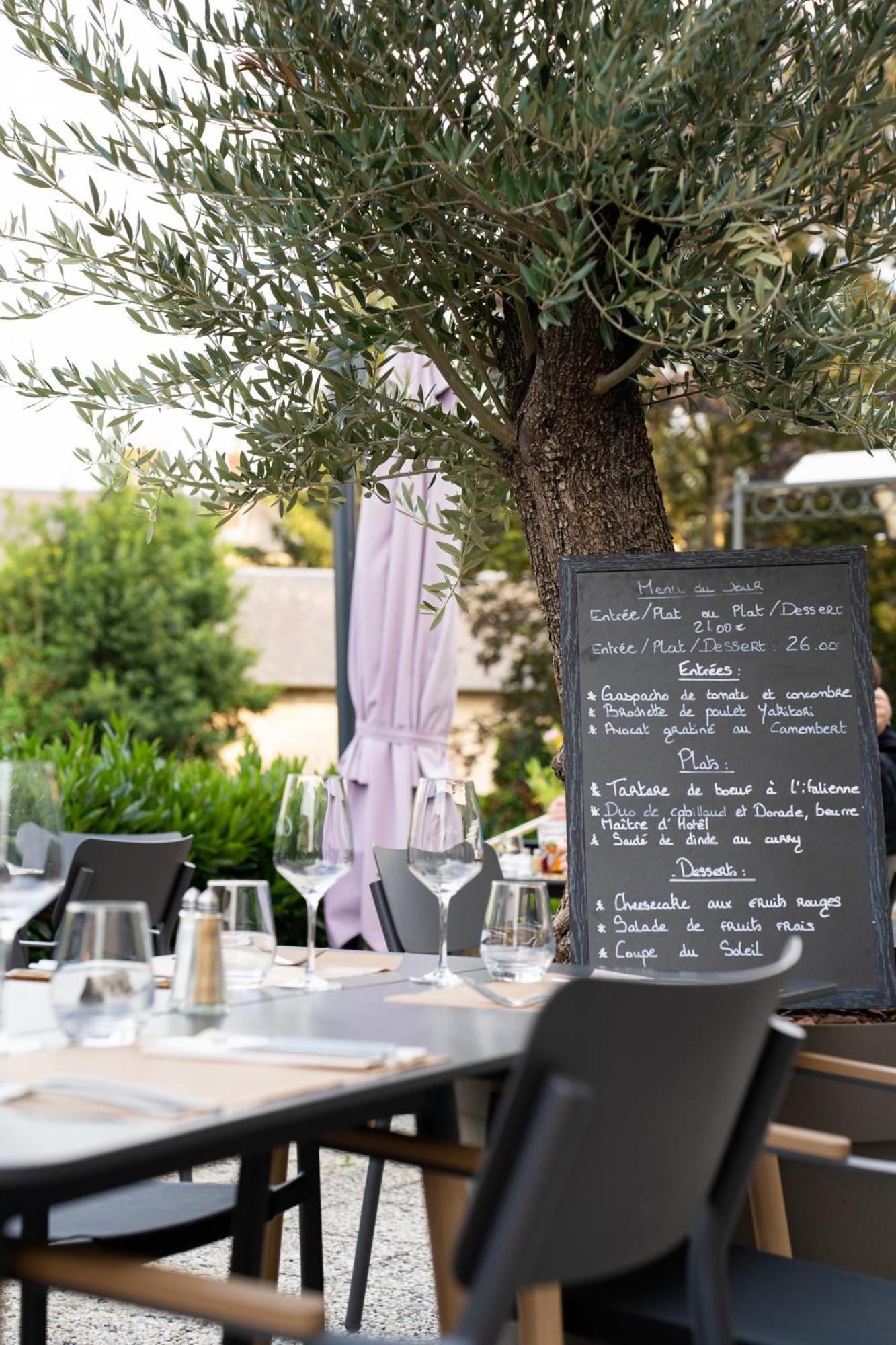 Le Pre Saint Germain Otel Louviers Dış mekan fotoğraf
